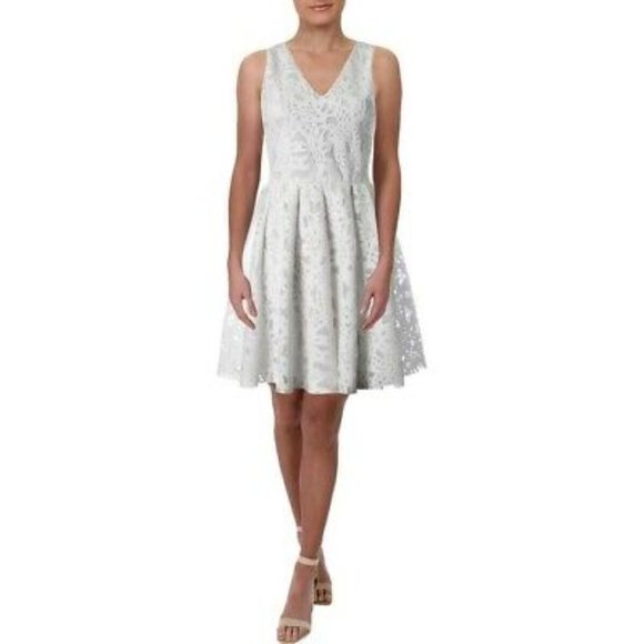 NWT Women's AQUA  MINI LASER CUT PARTY DRESS size S white $98 V-neck fully lined - Picture 1 of 12